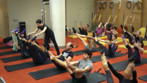 Fortgeschrittenes Pilates Matten-Workout mit Dorothee Vandewalle
